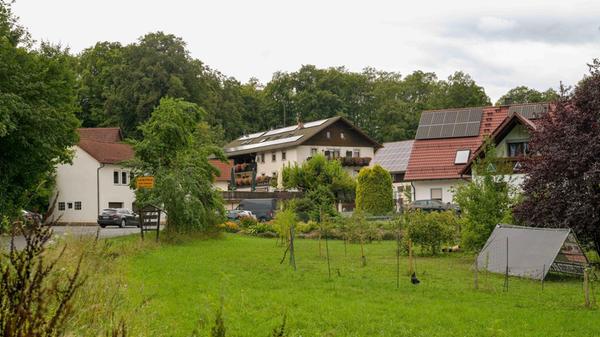 Leienfels: Ortsteil der Stadt Pottenstein, Landkreis Bayreuth; rund 35 Einwohner.