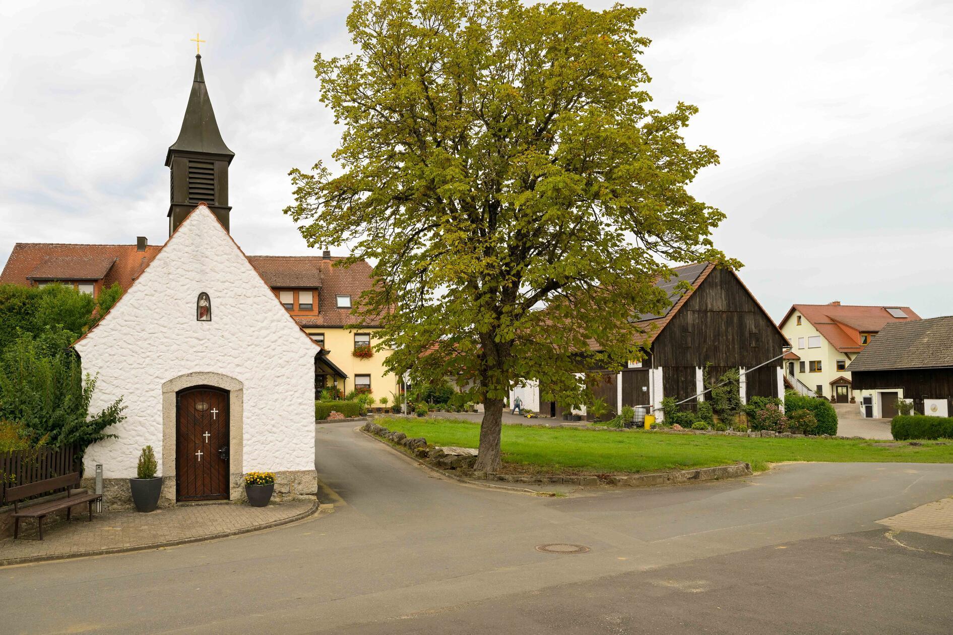 Kleinlesau: Ortsteil der Stadt Pottenstein, Landkreis Bayreuth; rund 55 Einwohner.