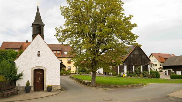 Kleinlesau: Ortsteil der Stadt Pottenstein, Landkreis Bayreuth; rund 55 Einwohner.