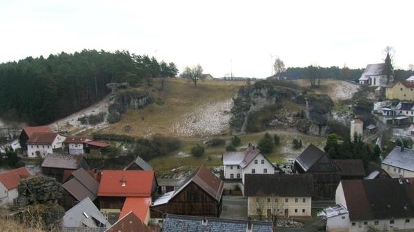Krögelstein: Ortsteil der Stadt Hollfeld, Landkreis Bayreuth; rund 300 Einwohner.