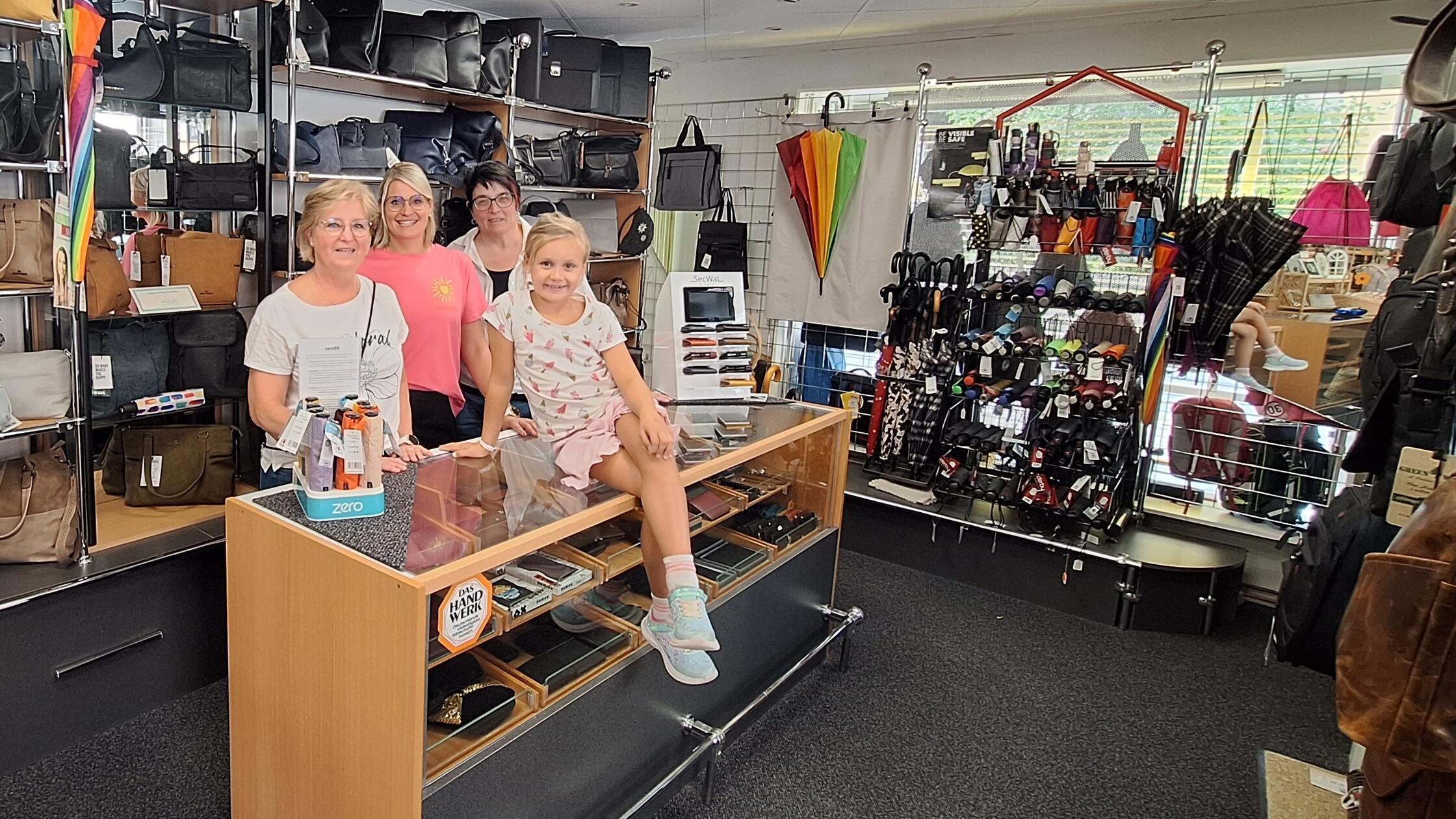 Melancholy among bags: The Pfisterer family is closing their leather goods ...