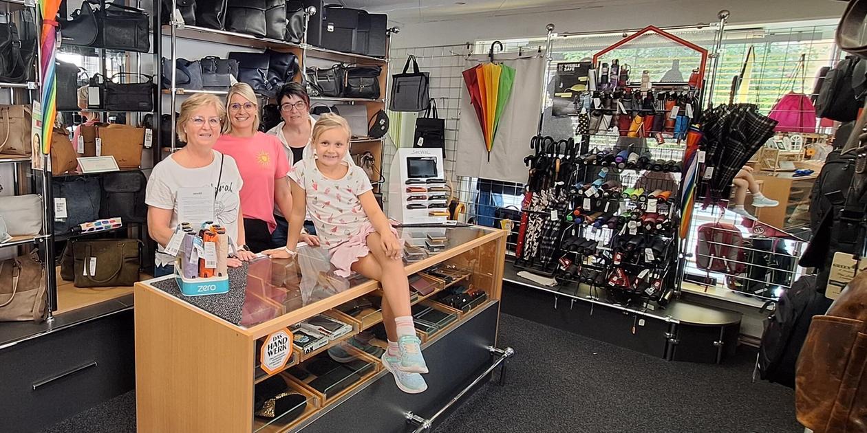 Melancholy among bags: The Pfisterer family is closing their leather goods ...