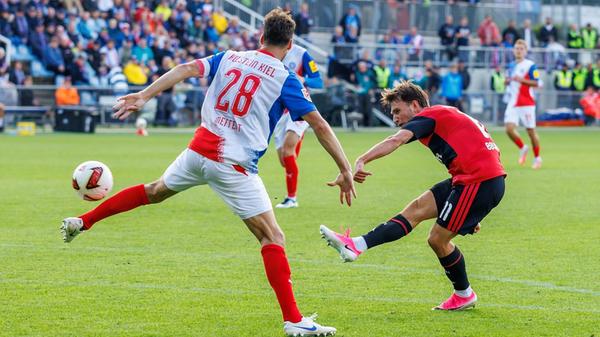 In der Schlussphase spielen beide Mannschaften auf Sieg, doch die ganz klaren Chancen bleiben sowohl für den FCN als auch die Kieler aus. Eine letzte gute Kontergelegenheit vergibt der eingewechselte Böving.
