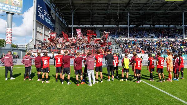 Erstmals in dieser Saison muss sich der 1. FC Nürnberg mit einer Punkteteilung begnügen. Zumindest vorübergehend verweilt die Mannschaft von Miroslav Klose mit zehn Punkten nach vier Partien aber an der Tabellenspitze. Am kommenden Freitag geht es mit einem Heimspiel gegen Hannover 96 weiter.