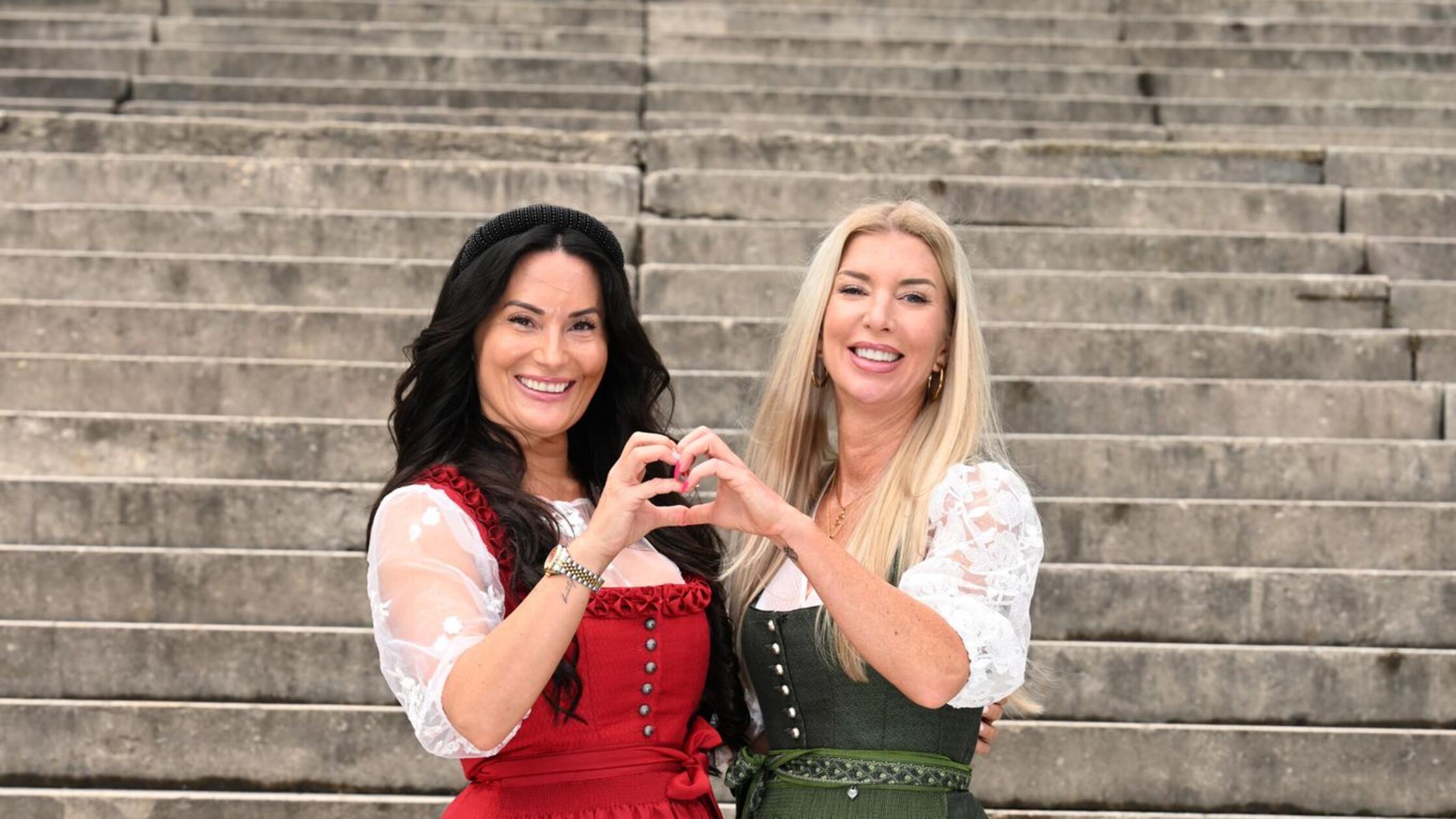 Die Models Rebecca Fiedler und Nicole Böttinger in