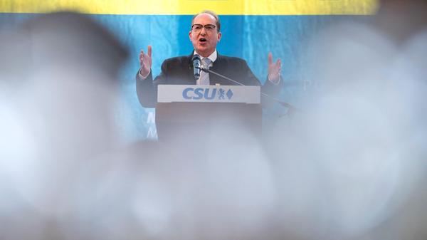Bundesinnenminister Alexander Dobrindt (CSU) steht