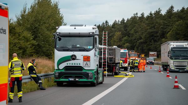 Der Brand eines Lkw-Aufliegers hat am Montagmittag