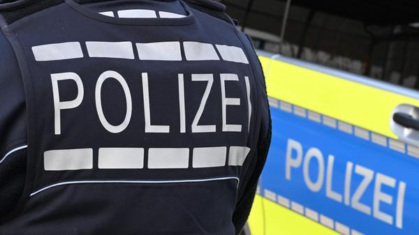 Der Schriftzug «Polizei» ist auf einem Einsatzfahr