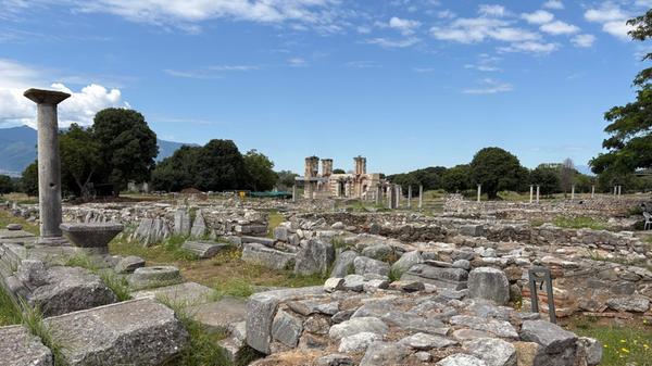 Ein Urlaub in Kavala lässt sich perfekt mit einem Rundgang in Philippi verbinden. Die Ausgrabungen der antiken Stadt gehören zum Unesco-Weltkulturerbe. Fahrtzeit von Kavala nach Philippi: Gut 45 Minuten.