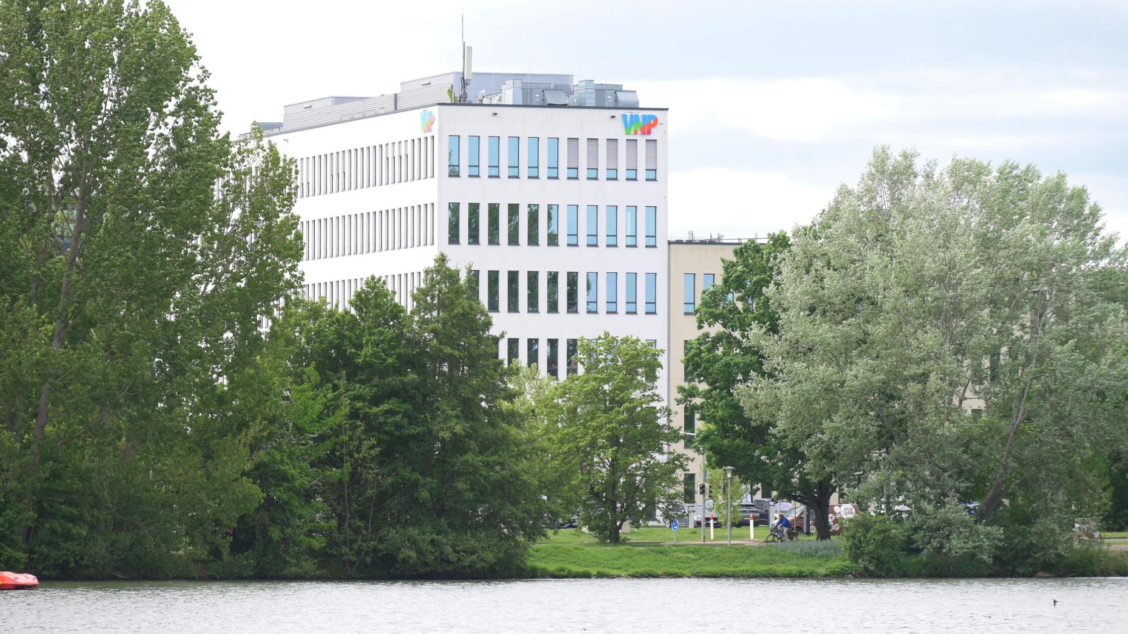 Wöhrder See, Nordufer, Blick auf Cube VNP