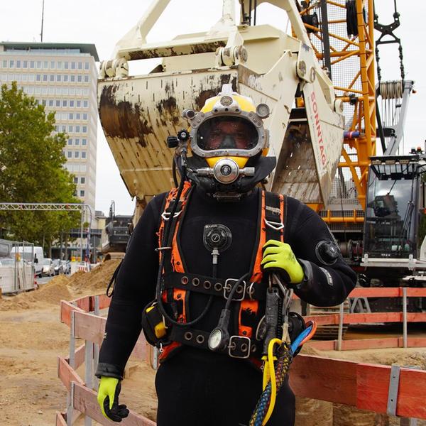 Baustelle Plaerrer Hochspannungsleitung Baugrube