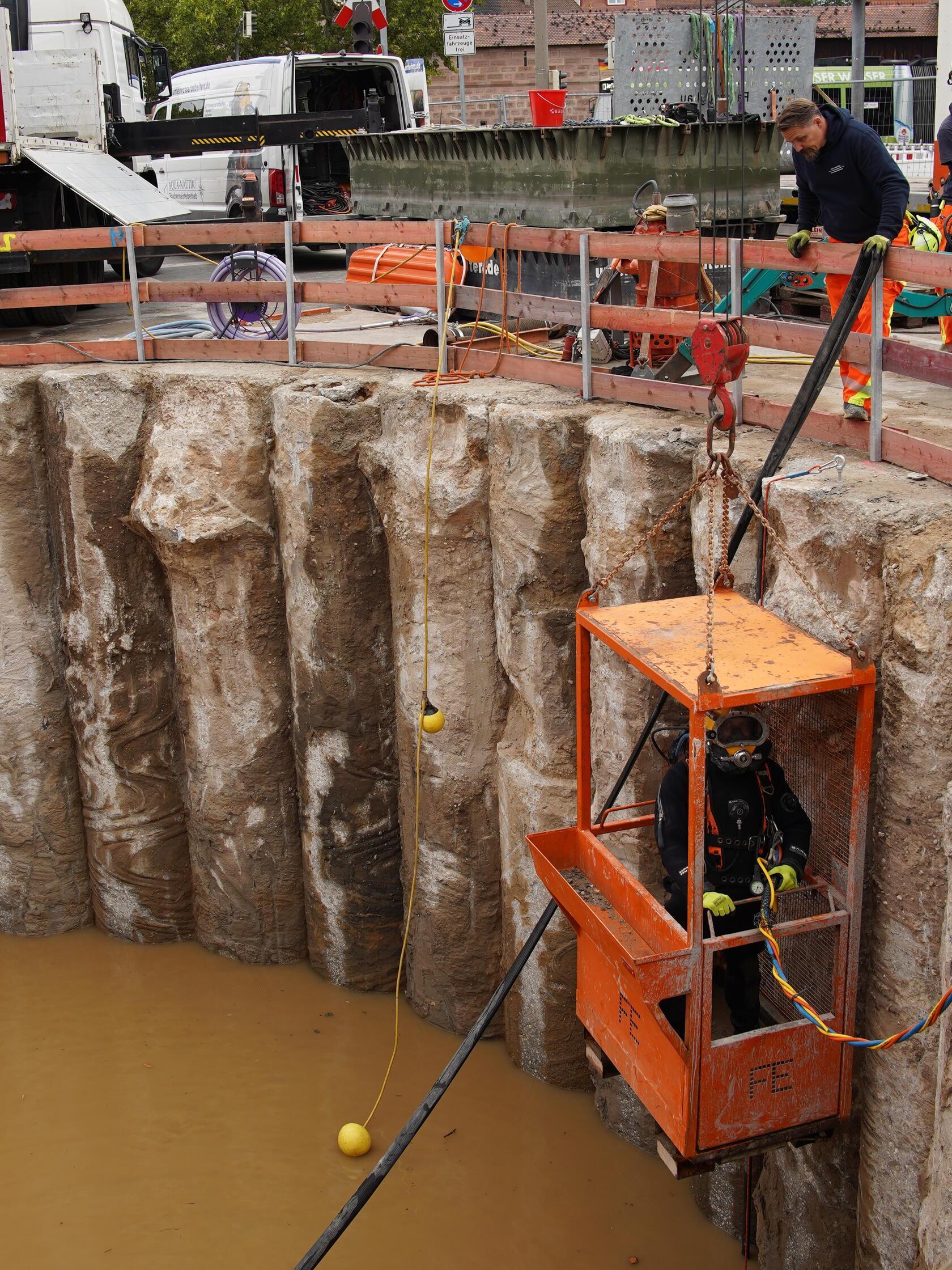 Baustelle Plaerrer Hochspannungsleitung Baugrube