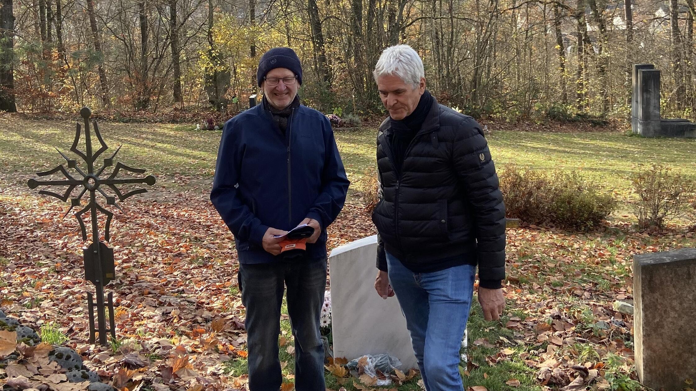 Stadtführer Günther Lange und Bildhauer Oskar Reit