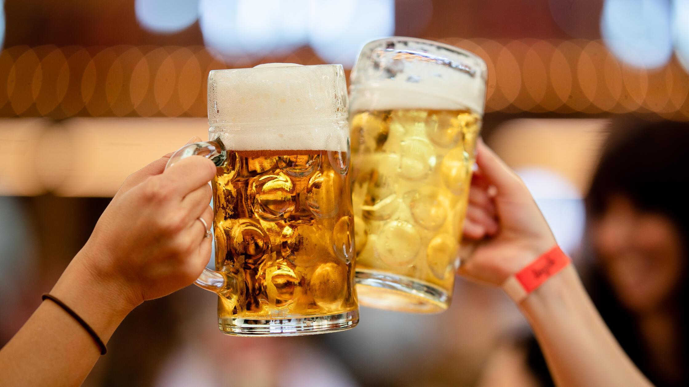 19.04.2025, Baden-Württemberg, Stuttgart: Besucher
