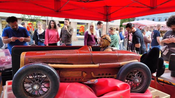 Der Nürnberger Trempelmarkt steckt voller Überraschungen.