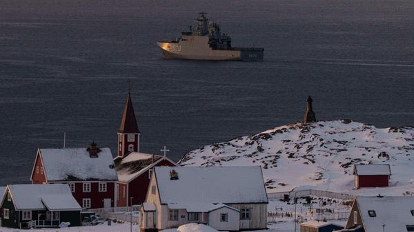 Das Militärschiff HDMS Knud Rasmussen der Königlic
