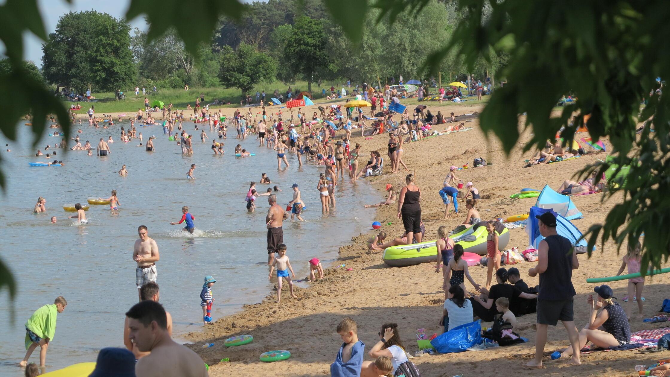 Hochbetrieb an einem heißen Sommertag am Südufer d