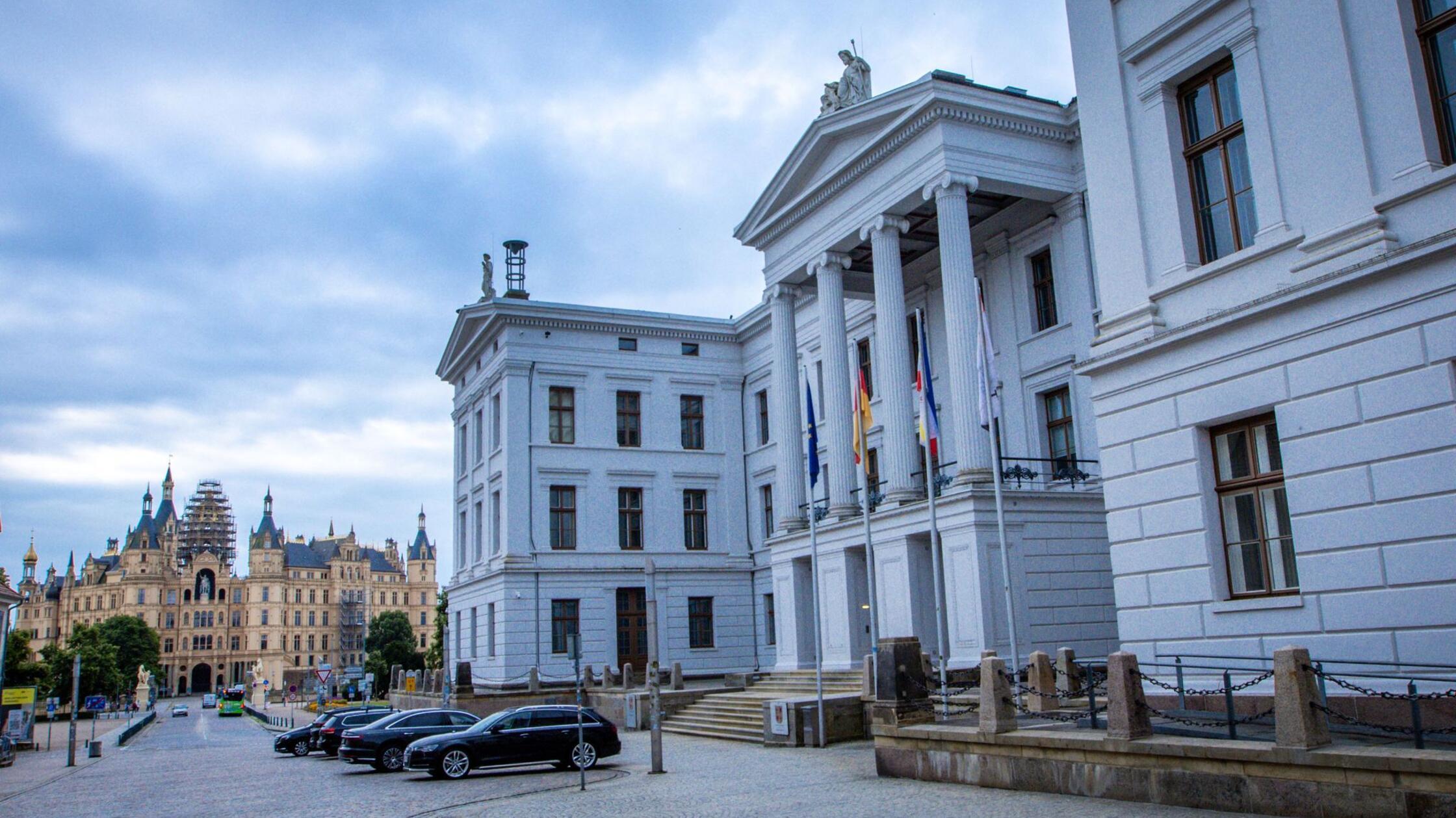 Das Gebäude der Staatskanzlei in Schwerin, dem Sit