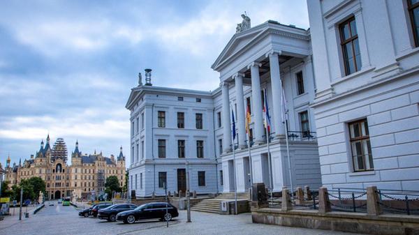 Das Gebäude der Staatskanzlei in Schwerin, dem Sit