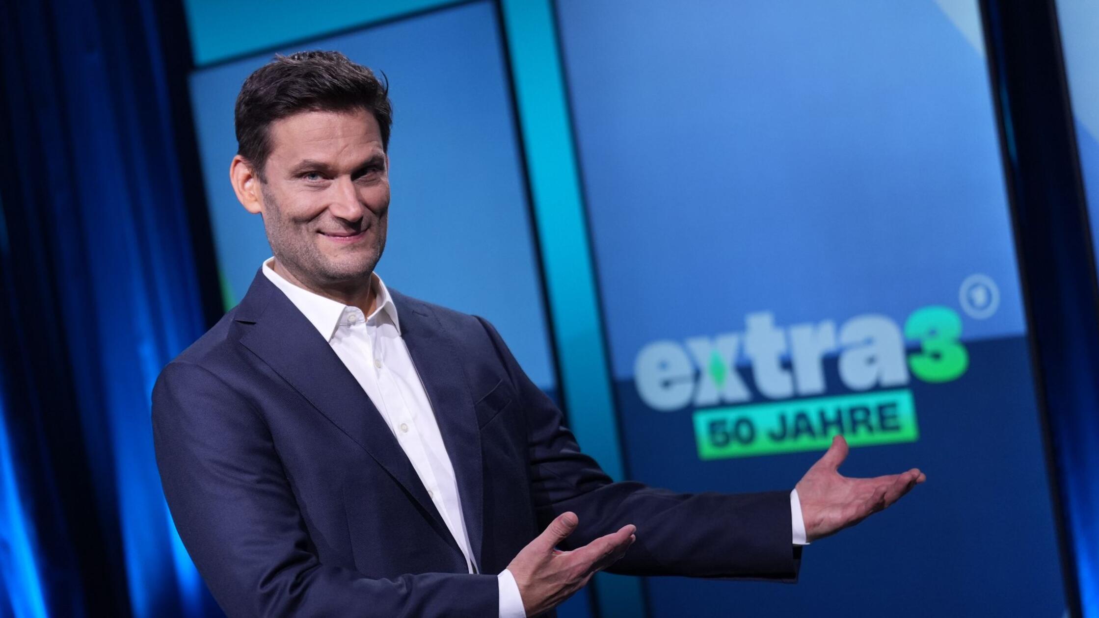 Christian Ehring, Moderator von "Extra 3", steht i