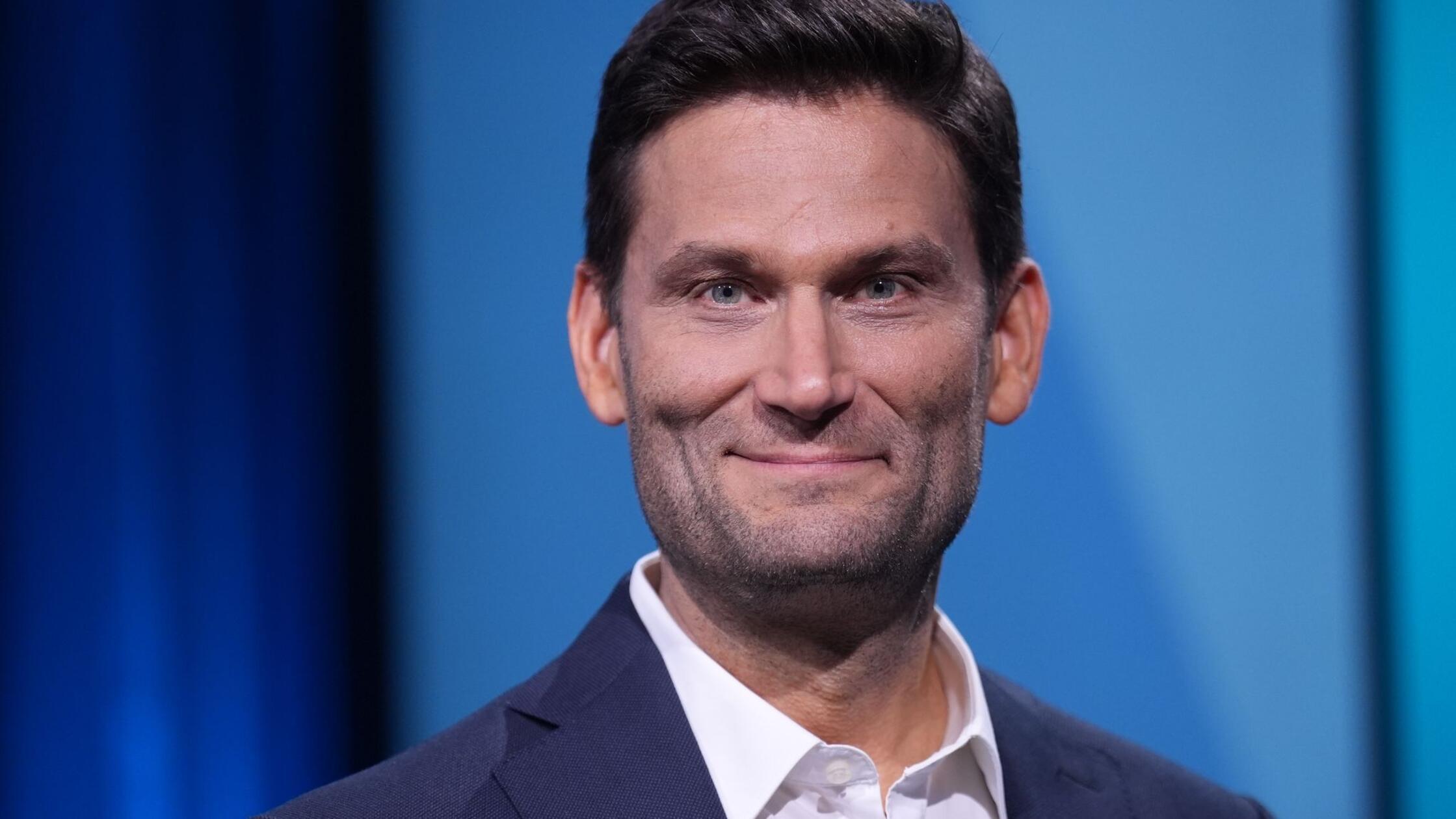 Christian Ehring, Moderator von "Extra 3", steht i