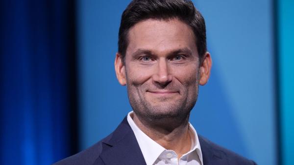 Christian Ehring, Moderator von "Extra 3", steht i