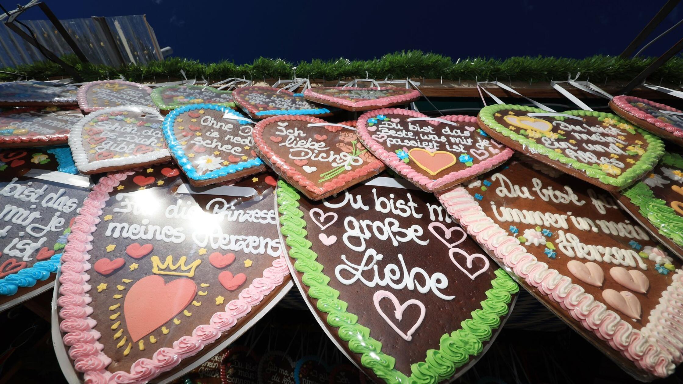 Am Morgen des Starts des Oktoberfestes hängen Lebk
