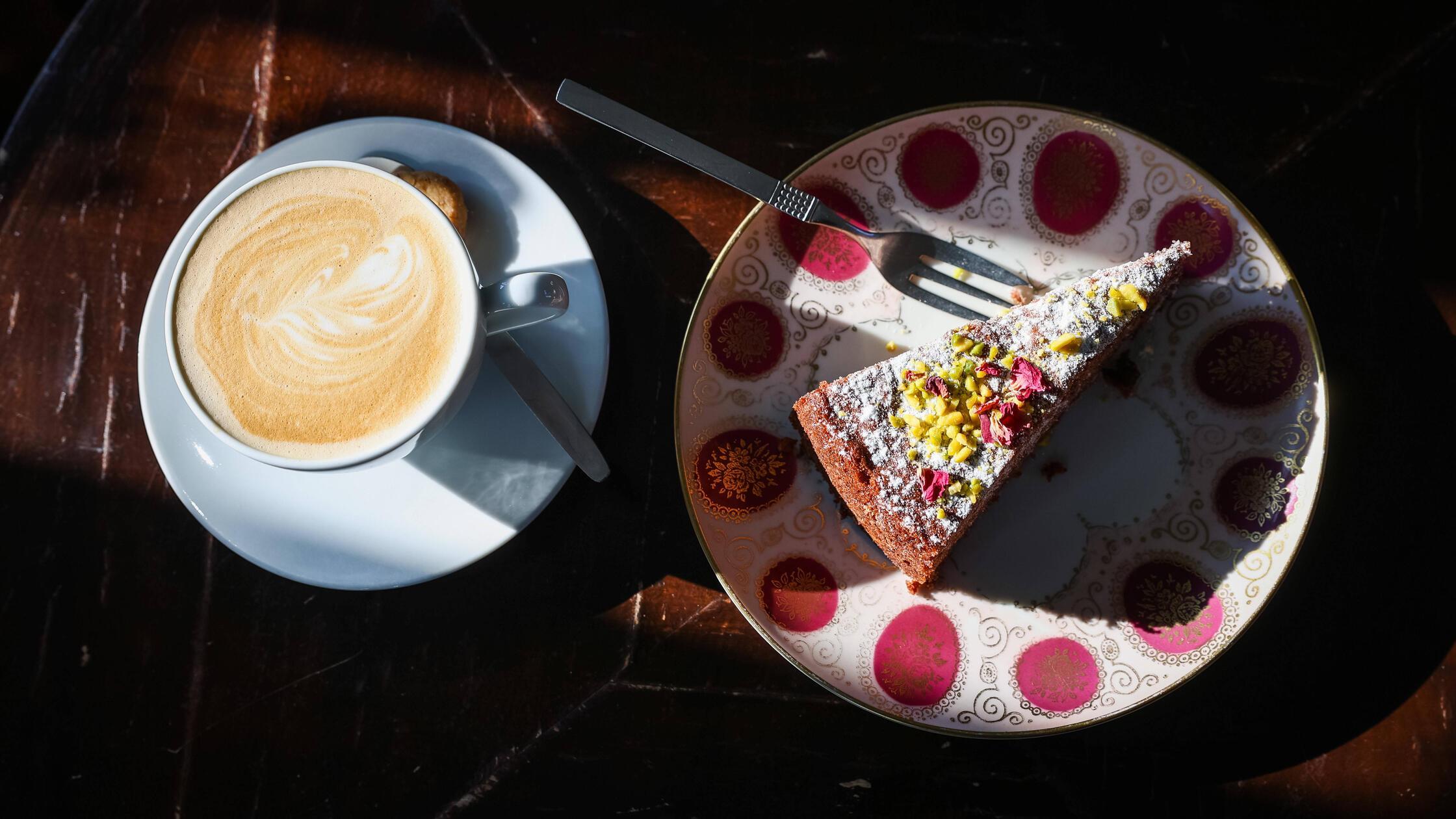 Minou - Dresdens kleinstes Kaffeehaus. Kaffee und 