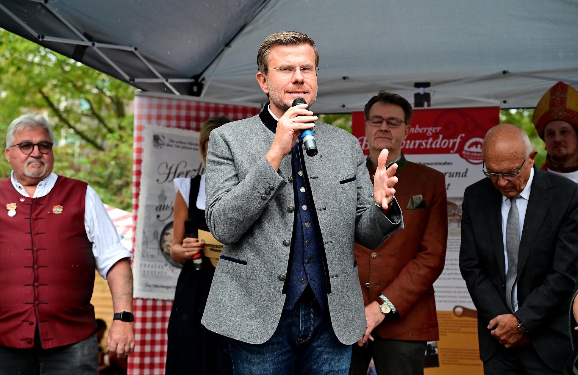Nürnbergs Oberbürgermeister Marcus König ließ es nicht entgehen, die Gäste zu begrüßen.