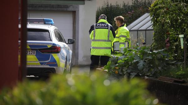 Tödlicher Unfall auf einem Hof – Mann stürzt i