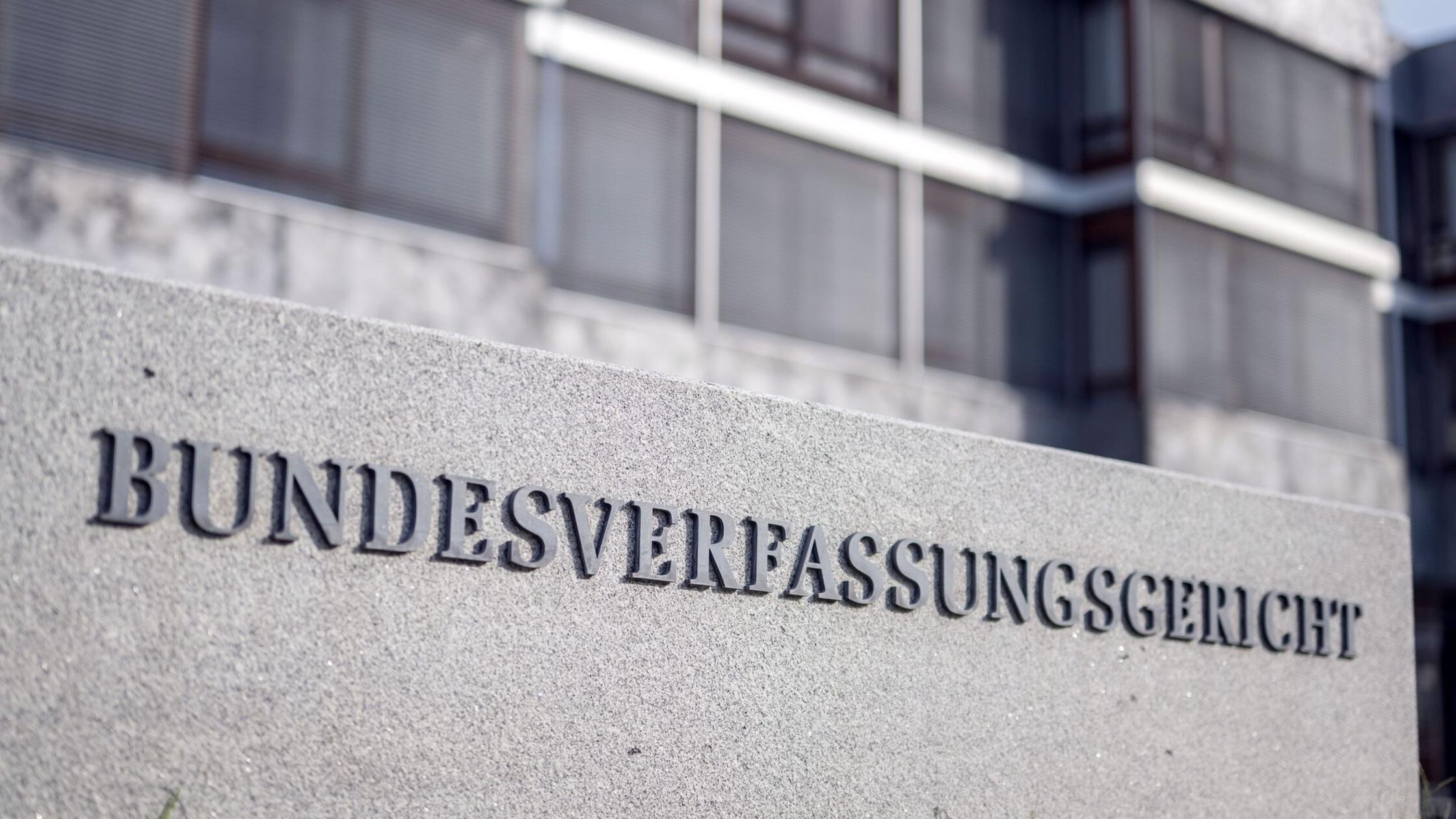Außenaufnahme des Bundesverfassungsgerichts. (zu d