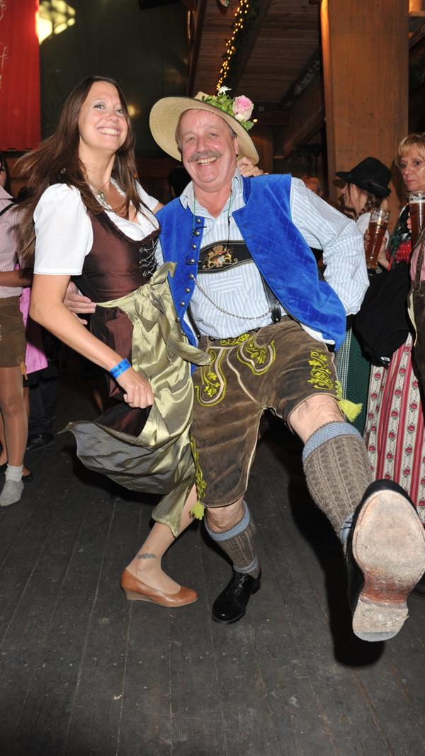 Die Finger-Erben Schwestern stammen ursprünglich aus dem mittelfränkischen Rednitzhembach: Claudia Finger-Erben wurde in Nürnberg geboren. Sie moderiert die "Abendschau" beim BR und war bereits bei Antenne Bayern und beim NDR.