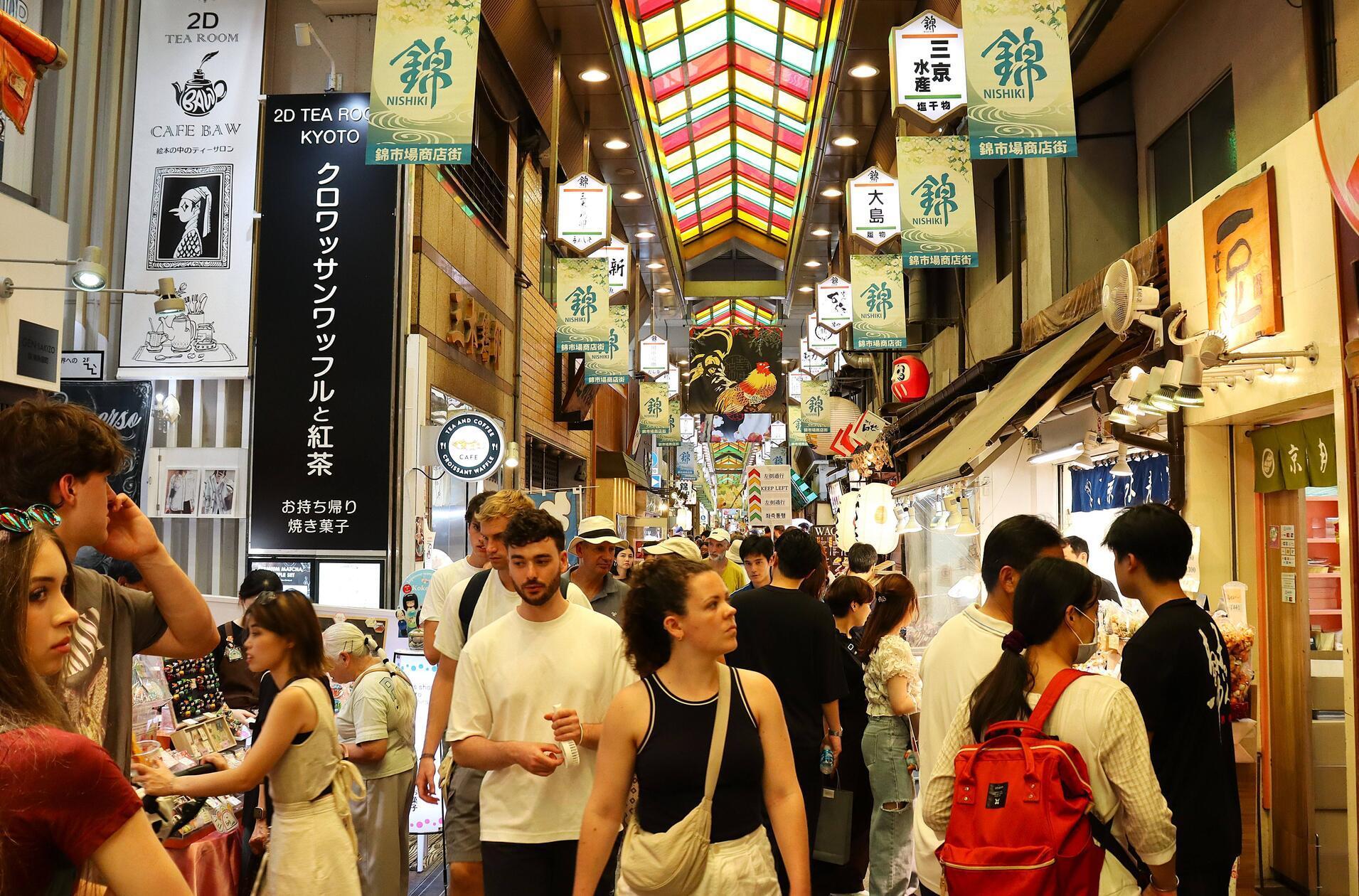 Die japanische Tourismusorganisation führt den Rückgang vor allem auf die angespannten Beziehungen zwischen <b>Japan</b> und China zurück. China hatte seine Bürger bereits Ende 2025 vor Reisen nach Japan gewarnt. 

Auch aus Deutschland kamen im August weniger Besucher: Mit rund 33.700 Reisenden lag die Zahl 5,5 Prozent unter dem August 2025.