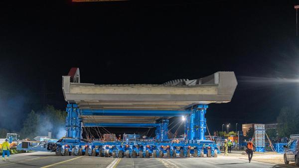 Die neue Konstruktion unterscheidet sich technisch deutlich vom bisherigen Bauwerk. Geplant wurde eine moderne Stahlverbundbrücke ohne Stützen im Bereich der Fahrbahnen der Autobahn.