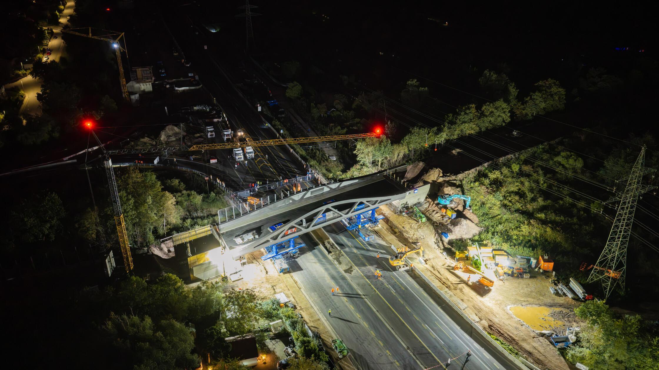 Die Arbeiten an der A70 sind Bestandteil des Projekts „Nachträgliche Lärmvorsorge und Trassenanpassung bei Hallstadt“. 