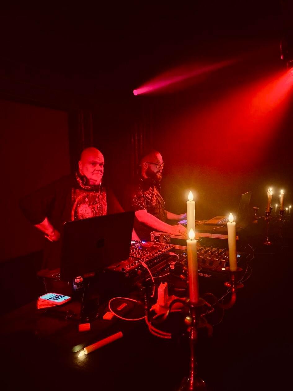Auch DJ Danny und DJ Micha versorgten die Community mit satten Sounds. 