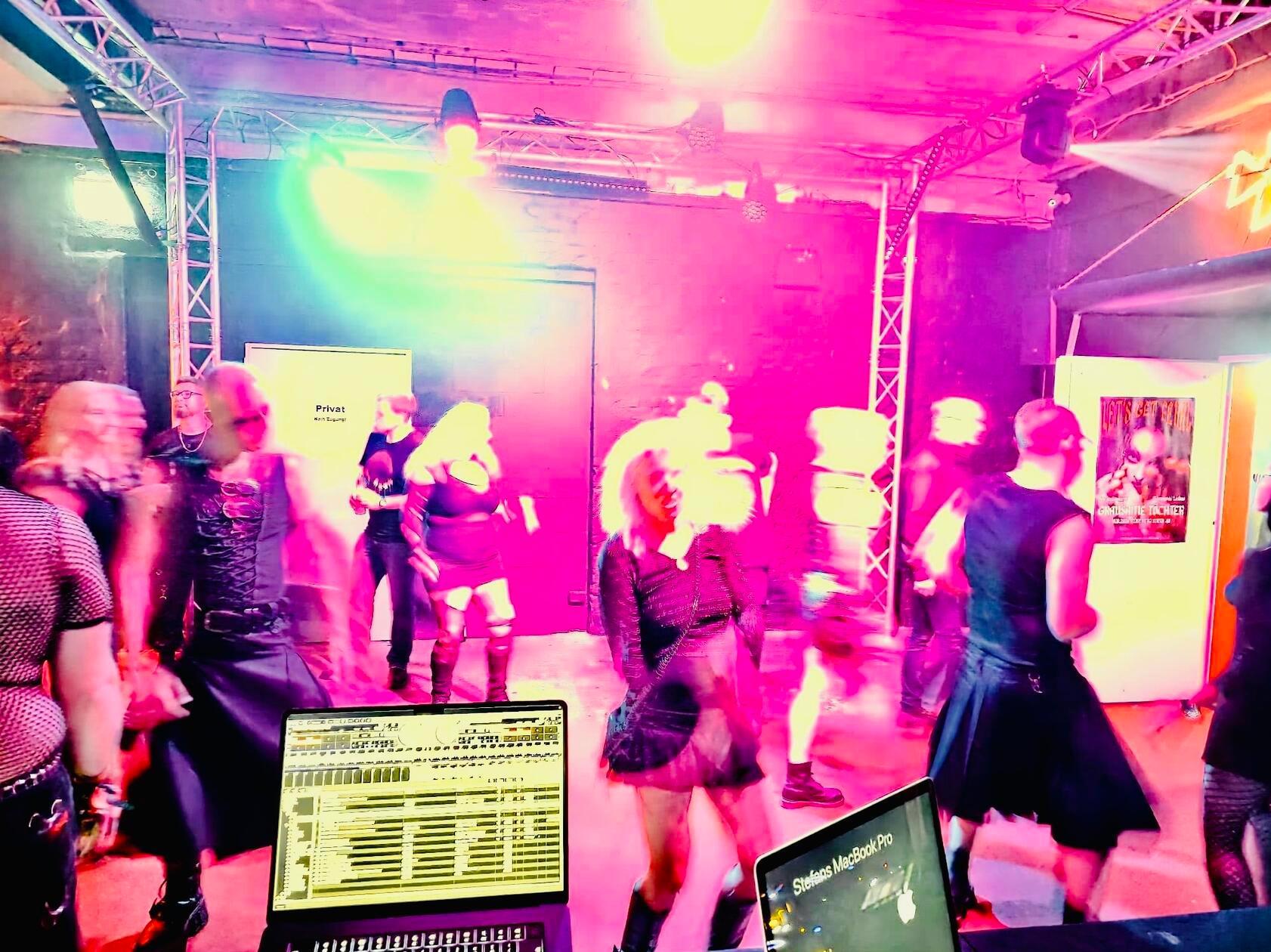Zwei Stages waren für die Gäste am Eröffnungsabend geöffnet. 