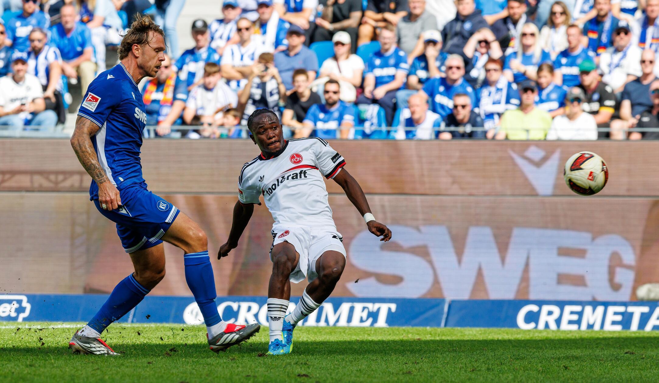 Der Youngster bedient Zoma, der frei vor Bernat cool bleibt und zum 0:1 vollstreckt.