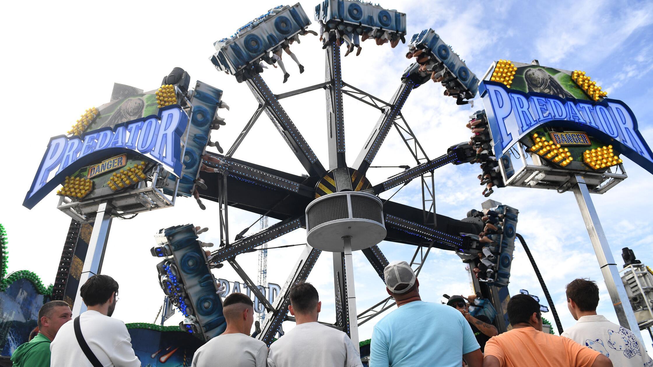 Das Fahrgeschäft Predator ist auf dem Oktoberfest 