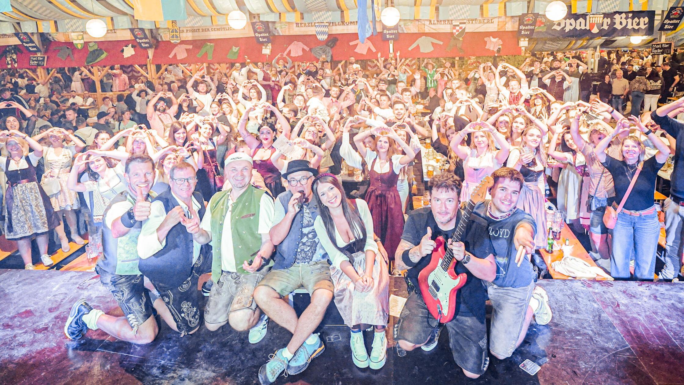 Das Band Gruppen-Foto war in diesem Jahr ein „Herz