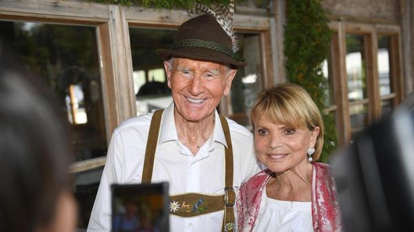 Geschäftsmann Frédéric von Anhalt und Schauspielerin Uschi Glas feiern zur 191. Wiesn im Käferzelt.