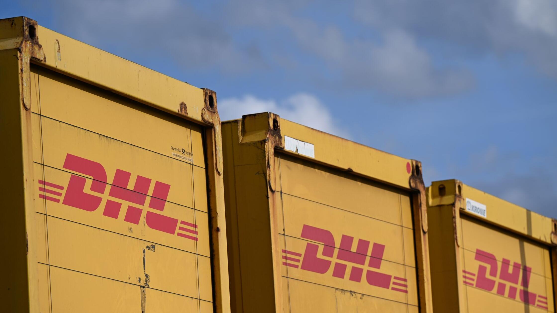 Container des Logistikers und Paketunternehmens DH