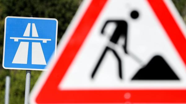 ARCHIV - 18.07.2019, Sachsen, Borna: Ein Schild we