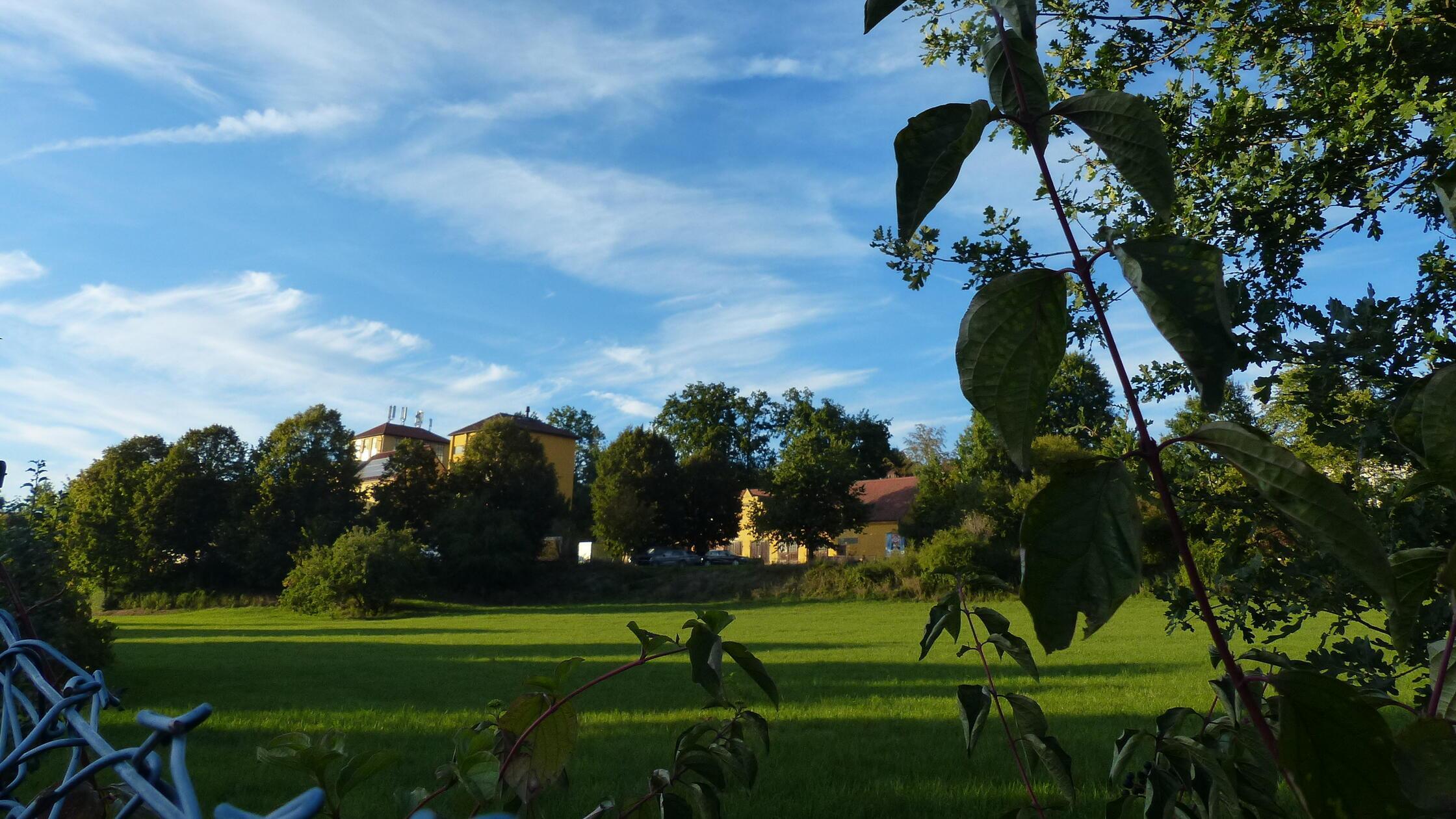 Am Schellenberger Weg unterhalb der Brauereigebäud