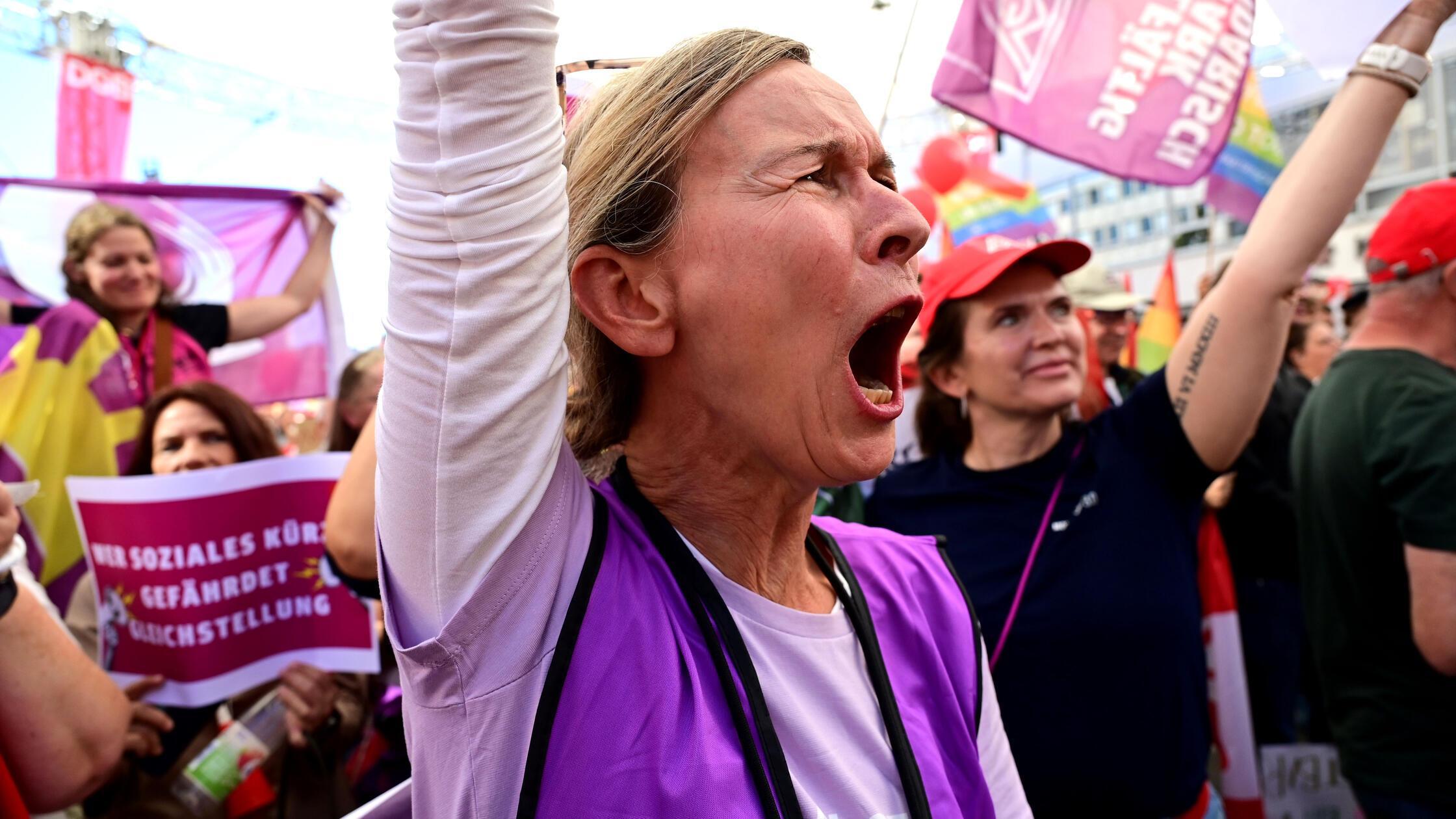 Gegen Einschnitte bei Rente und Gesundheit: Große DGB-Demo in der ...