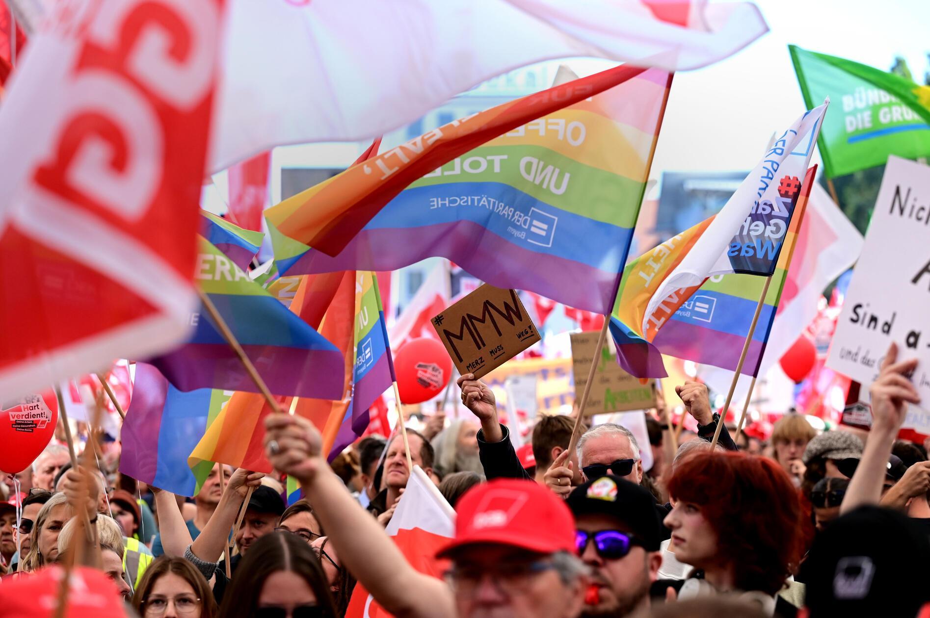 Sie fordern stattdessen Reformen, die den Sozialstaat zukunftsfest machen, ohne die Beschäftigten zusätzlich zu belasten.