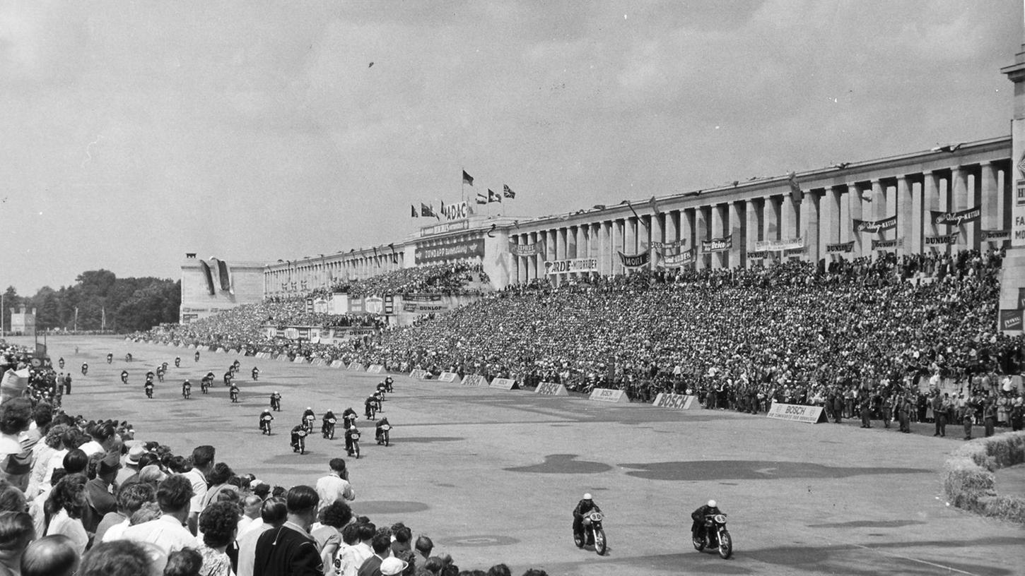 In den 50er Jahren sausten die Motorräder am Norisring um die Wette. Jahre zuvor spielten sich hier aber ganz andere Szenen ab. In den 50er Jahren sausten die Motorräder am Norisring um die Wette. Jahre zuvor spielten sich hier aber ganz andere Szenen ab.