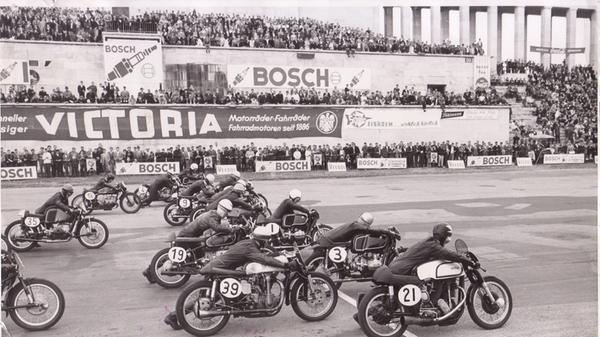 Norisring in den 50er oder 60er Jahren: Die Fahrer beim Start.