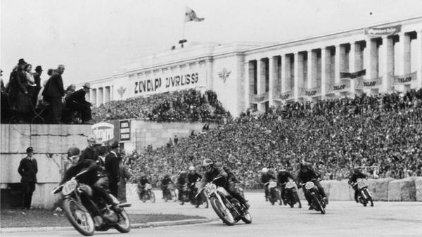 In den 50er Jahren sausten die Motorräder am Norisring um die Wette.