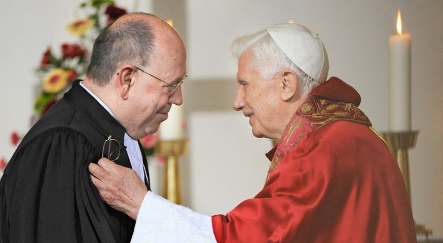 Papst Benedikt XVI, hier mit dem Ratsvorsitzenden der Evangelischen Kirche Deutschlands, Nikolaus Schneider, ist gegen eine gemeinsame Eucharistiefeier von Katholiken und Protestanten.